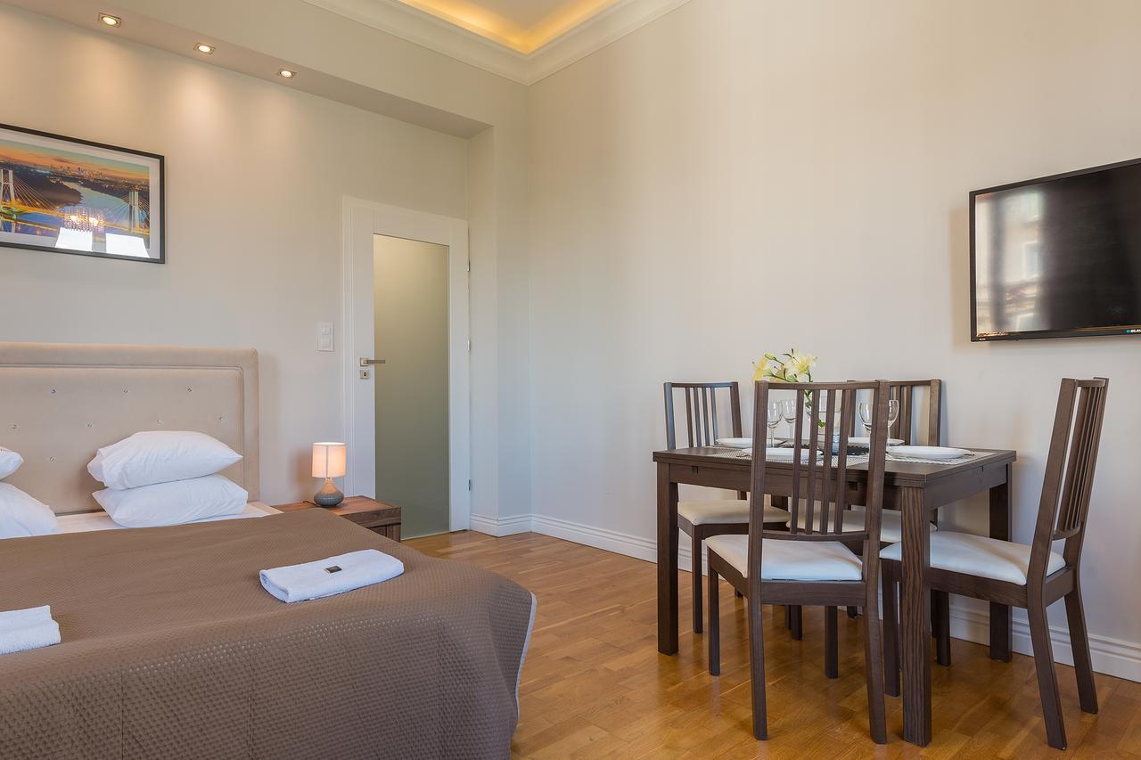 Andersa Apartments Варшава Экстерьер фото